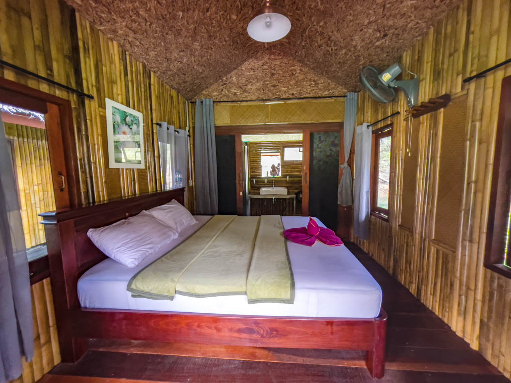 room praiwan raft house chiew larn lake khao sok national park Thailand - laugh travel eat