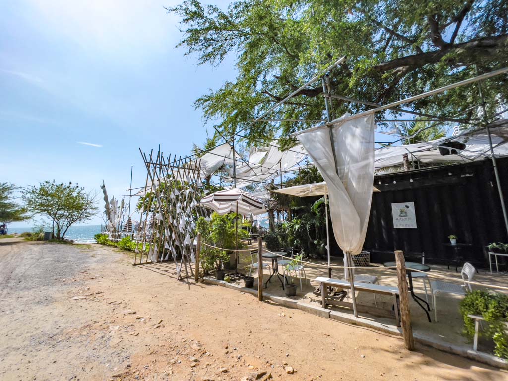 1d+ day artist cafe hua hin thailand - laugh travel eat