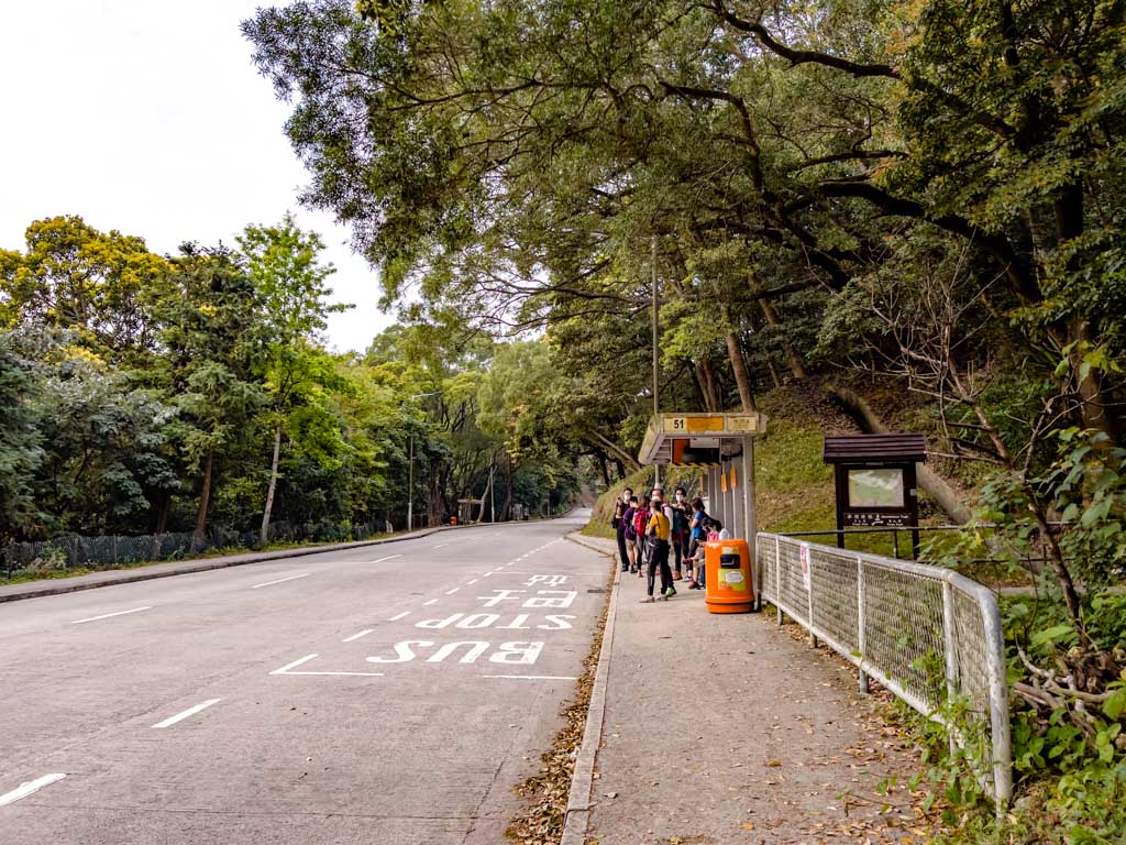snack stand tai mo shan visitor center to bus stop on route twisk hong kong - laugh travel eat