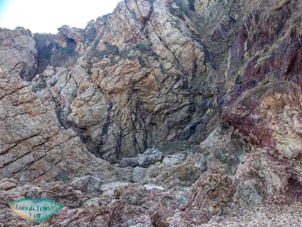 devonian sandstones and siltstone plover cove country park trail hong kong - laugh travel eat