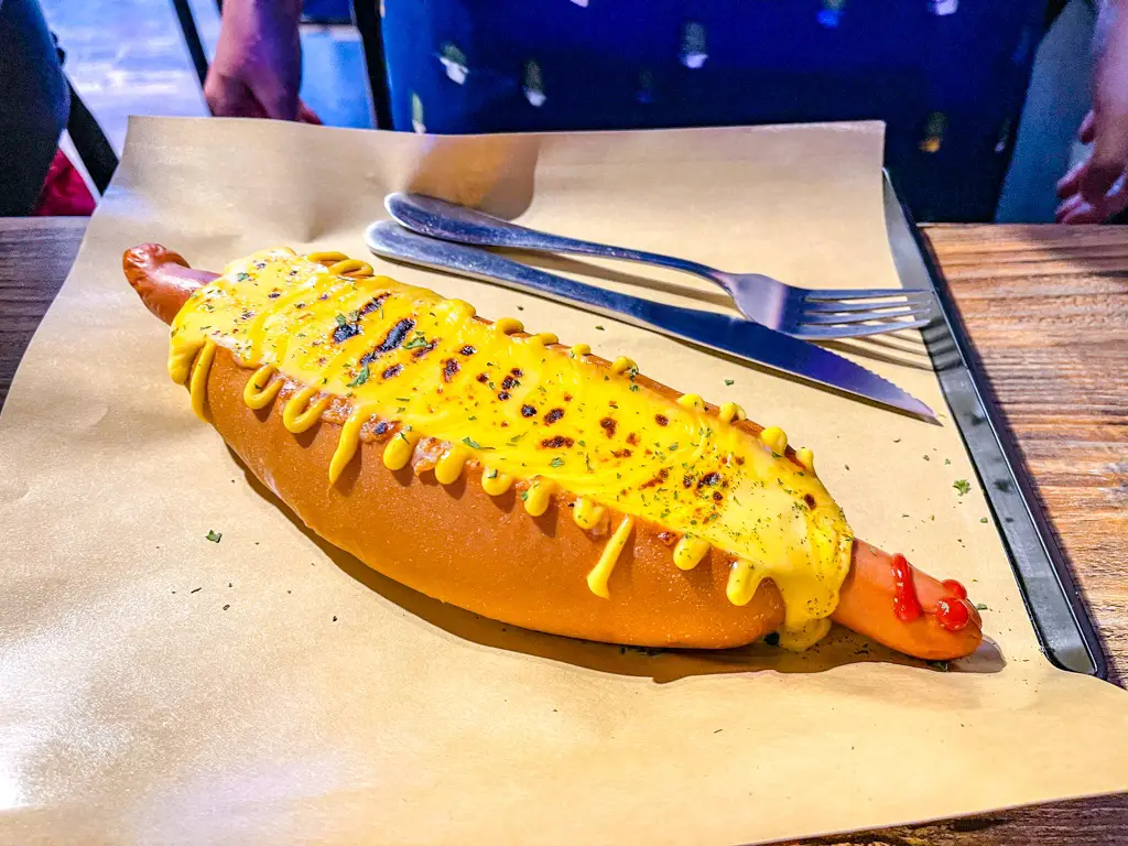 cheesey hot dog bully base sai kung best burger in hong kong - Laugh Travel Eat