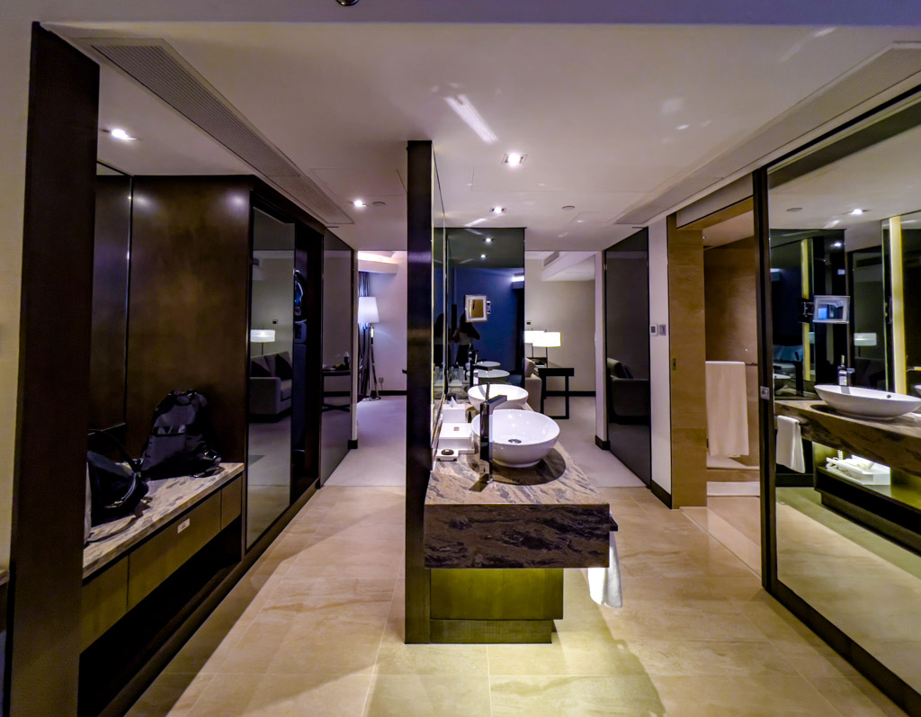 twin continental room gateway hotel tsim sha tsui hong kong - laugh travel eat-4