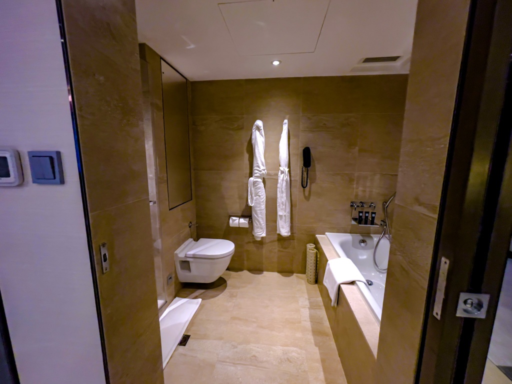 twin continental room gateway hotel tsim sha tsui hong kong - laugh travel eat-4