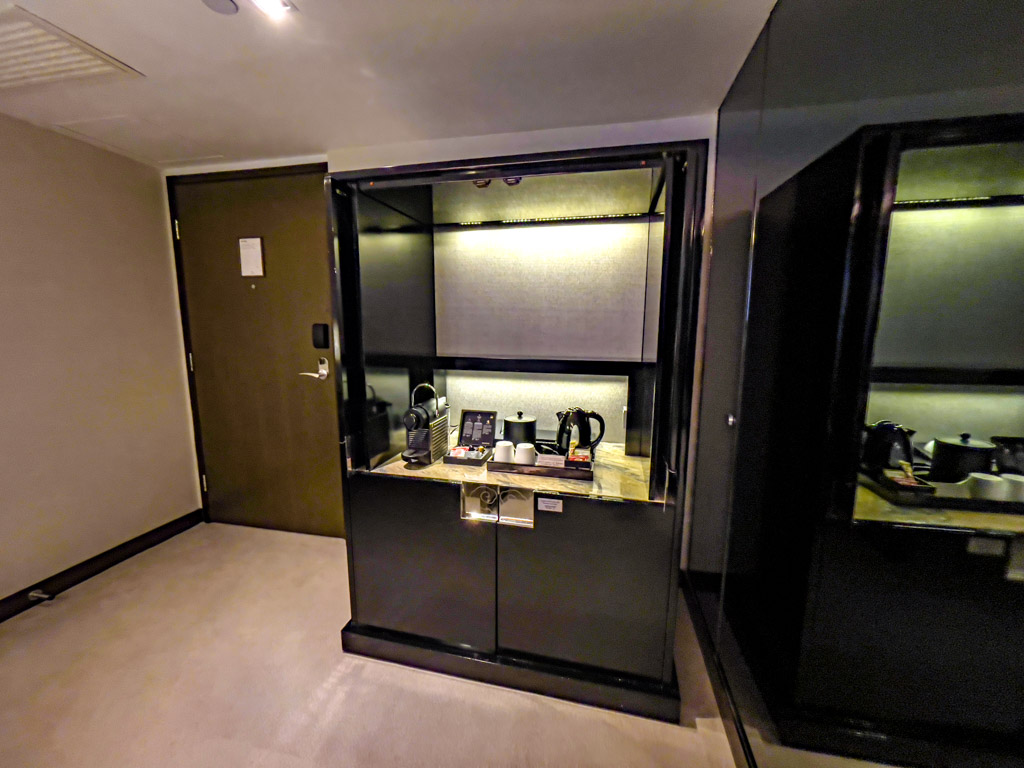 twin continental room gateway hotel tsim sha tsui hong kong - laugh travel eat-4