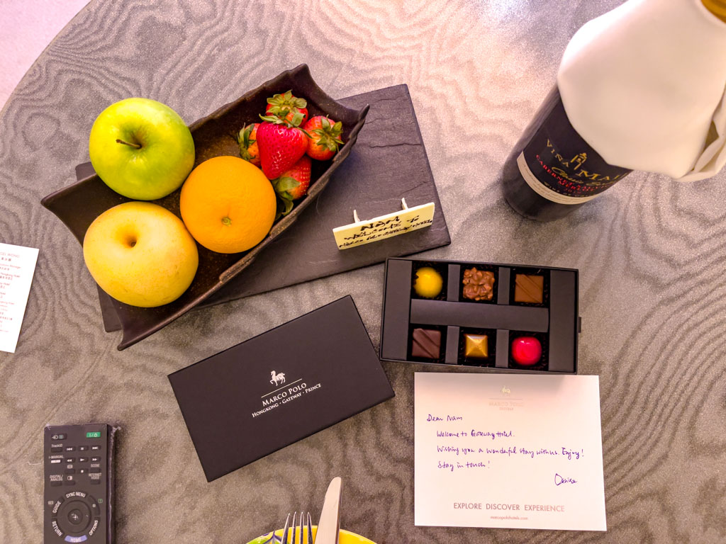 welcome package twin continental room gateway hotel tsim sha tsui hong kong - laugh travel eat-2