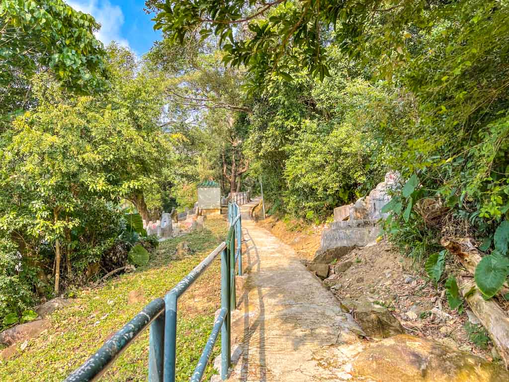 Diamond Hill Urn Cementary to Hollow Tree shark rock kowloon hong kong - laugh travel eat