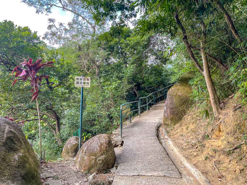 Fu Shan bus stop to Diamond Hill Urn Cementary shark rock kowloon hong kong - laugh travel eat