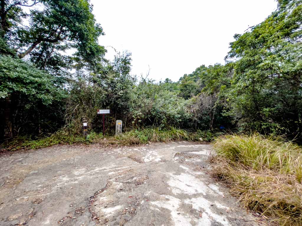 cloudy hill wilson trail section 9 to 8 hong kong - laugh travel eat