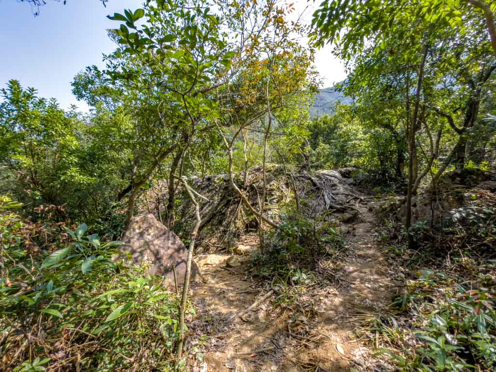 pavilion to ngau wu reservoir Ma On Shan hong kong - laugh travel eat