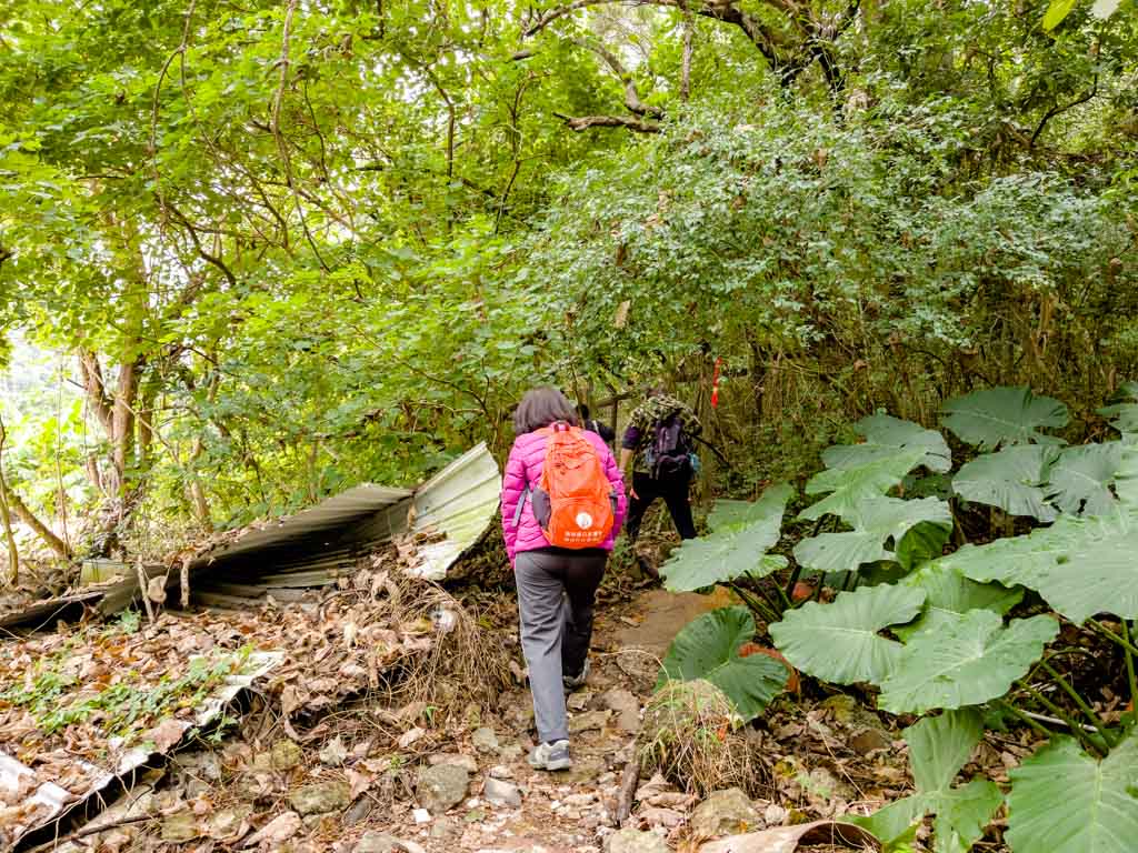public bathroom to indian temple po kak tsai road hong kong - laugh travel eat