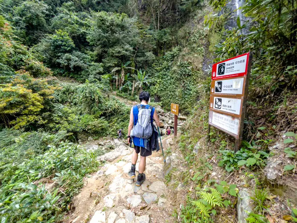 middle fall to main fall ng tung chai waterfall hike hong kong - laugh travel eat