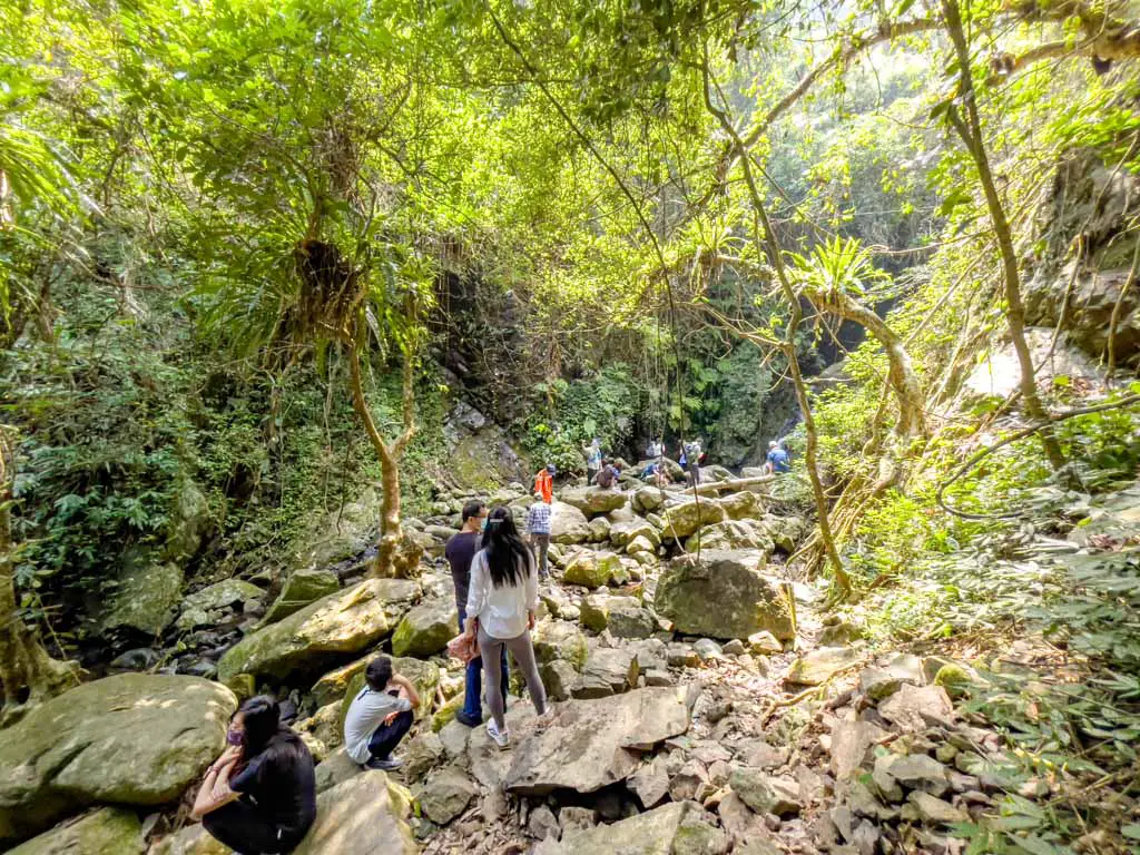 bottom fall junction to bottom fall ng tung chai waterfall hike hong kong - laugh travel eat