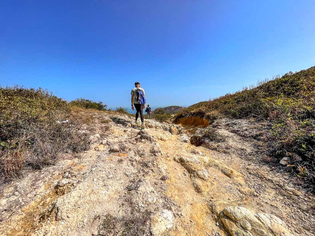 going down cheung tsui sai kung hong kong 一尖三咀過四灣 - laugh travel eat