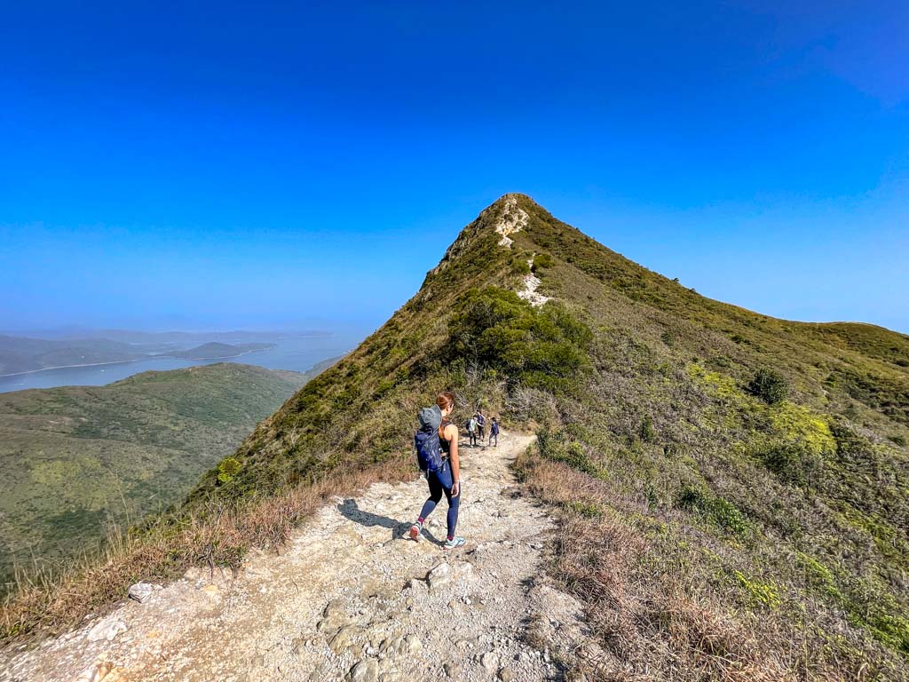 last stretch up sharp peak sai kung hong kong 一尖三咀過四灣 - laugh travel eat