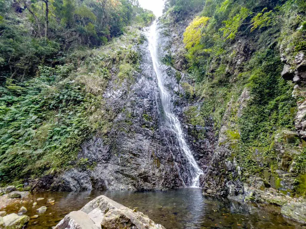 main fall ng tung chai waterfall hike hong kong - laugh travel eat