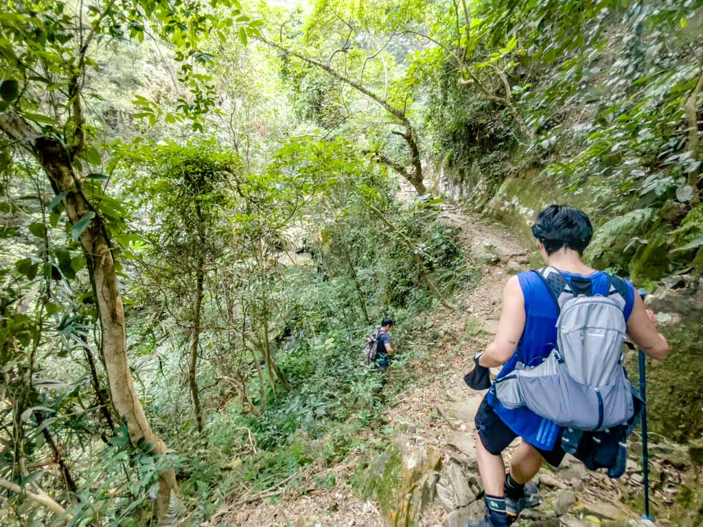 middle fall to main fall ng tung chai waterfall hike hong kong - laugh travel eat