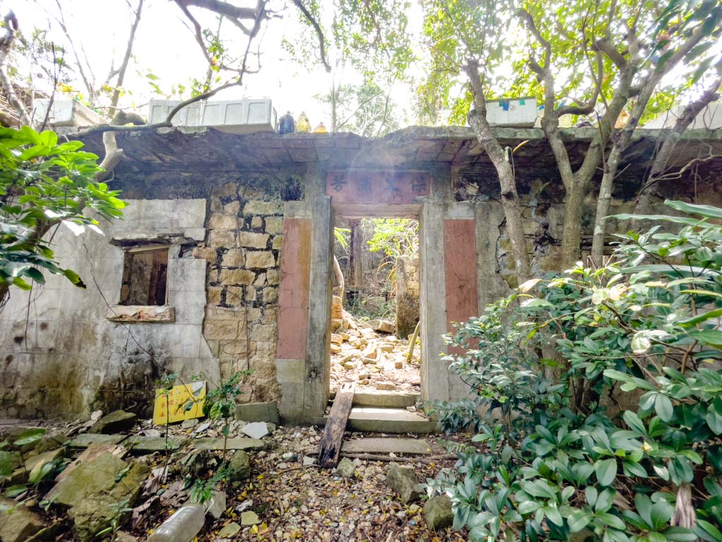 mo's mansion route 2 po toi island hong kong - laugh travel eat