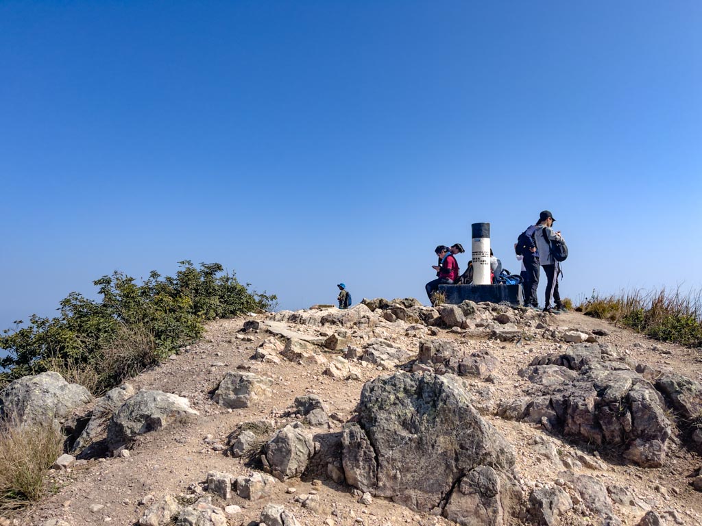 peak of sharp peak sai kung hong kong 一尖三咀過四灣 - laugh travel eat