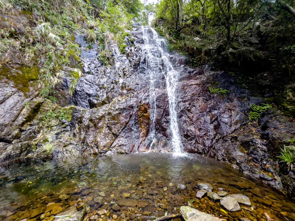 scatter fall ng tung chai waterfall hike hong kong - laugh travel eat