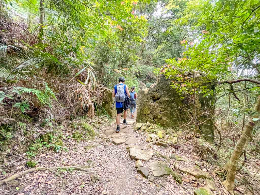 scatter fall to junction ng tung chai waterfall hike hong kong - laugh travel eat