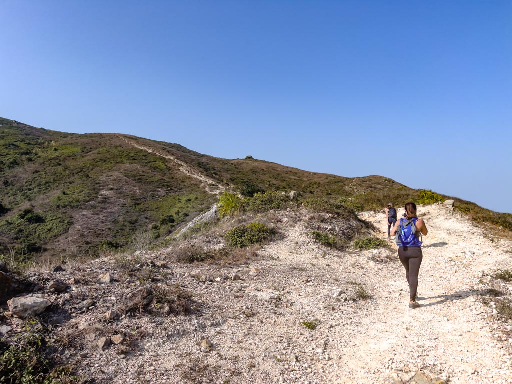stick to the left going out of cheung tsui sai kung hong kong 一尖三咀過四灣 - laugh travel eat