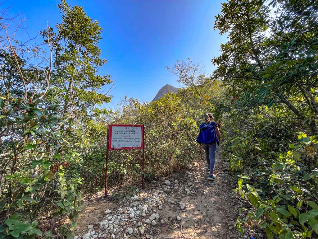 tai long au to sharp peak part 1 sai kung hong kong 一尖三咀過四灣 - laugh travel eat