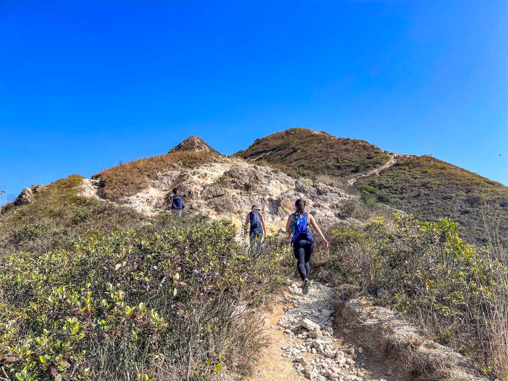 tai long au to sharp peak part 1 sai kung hong kong 一尖三咀過四灣 - laugh travel eat