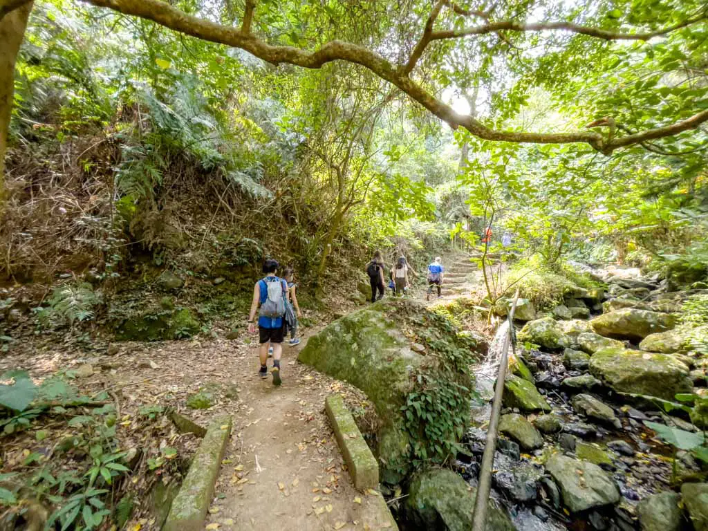 trail start ng tung chai waterfall hike hong kong - laugh travel eat