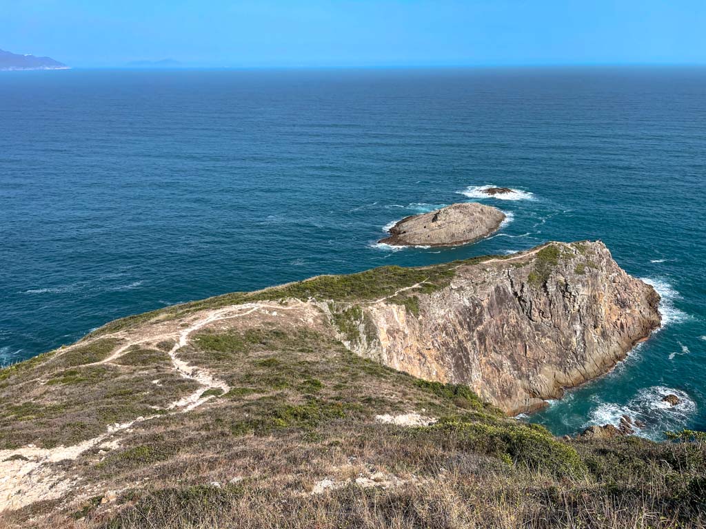 view of tai long tsui going up to the highest point cheung tsui sai kung hong kong 一尖三咀過四灣 - laugh travel eat