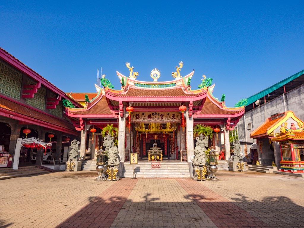 Jui Tui Shrine kuwan im teng old phuket town thailand laugh travel eat