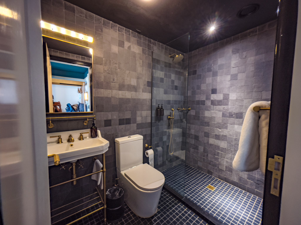 bathroom kuala lumpur Malaysia - laugh travel eat