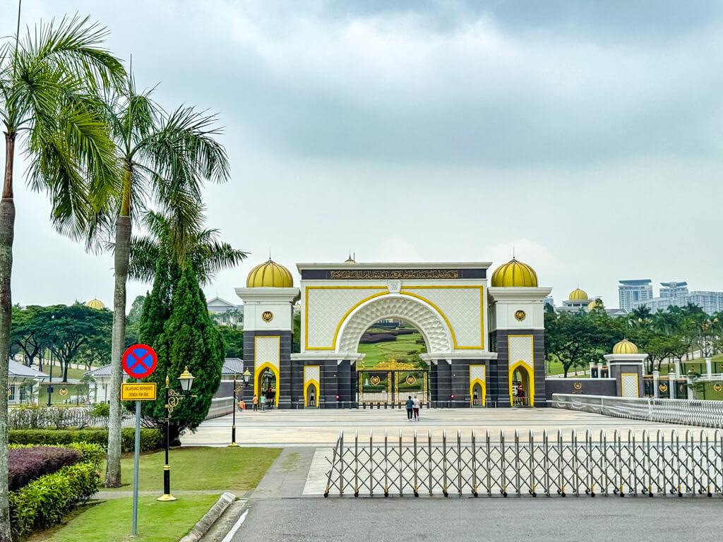 hop on hop off bus kualar lumpur malaysia _ laugh travel eat