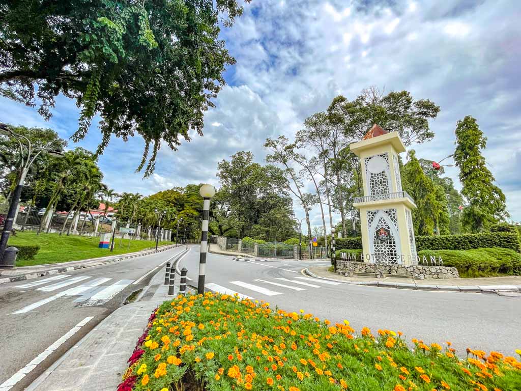 perdana botanical garden kuala lumpur Malaysia - laugh travel eat