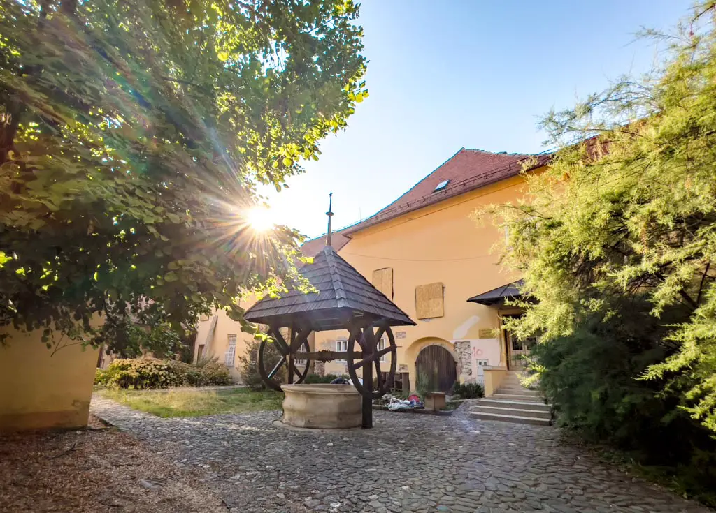 Water Well Bunar zagreb croatia - laugh travel eat