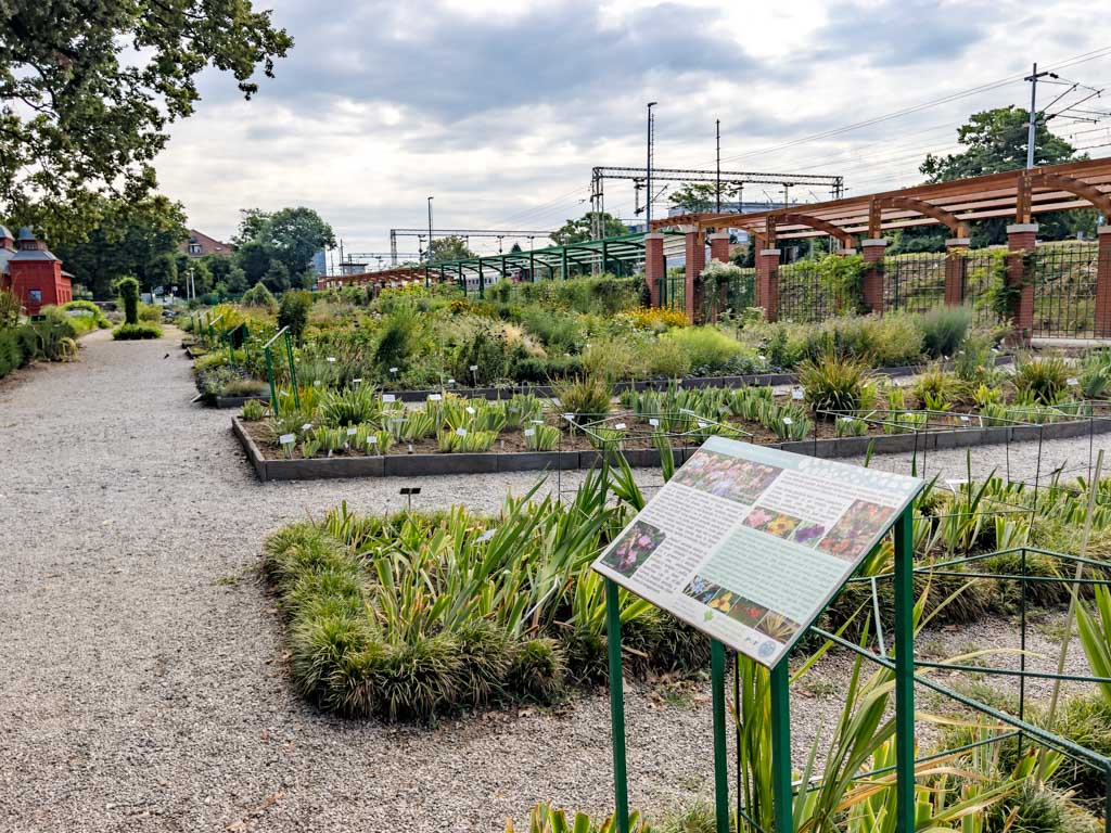 botanical garden zagreb croatia - laugh travel eat