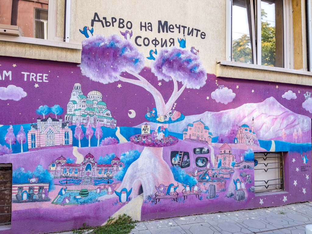 free grafitti tour sofia bulgaria - laugh travel eat-4