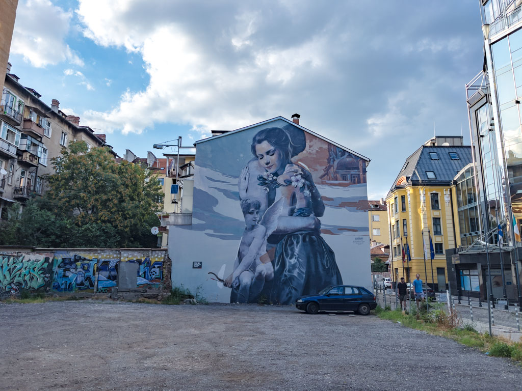 free grafitti tour sofia bulgaria - laugh travel eat-5