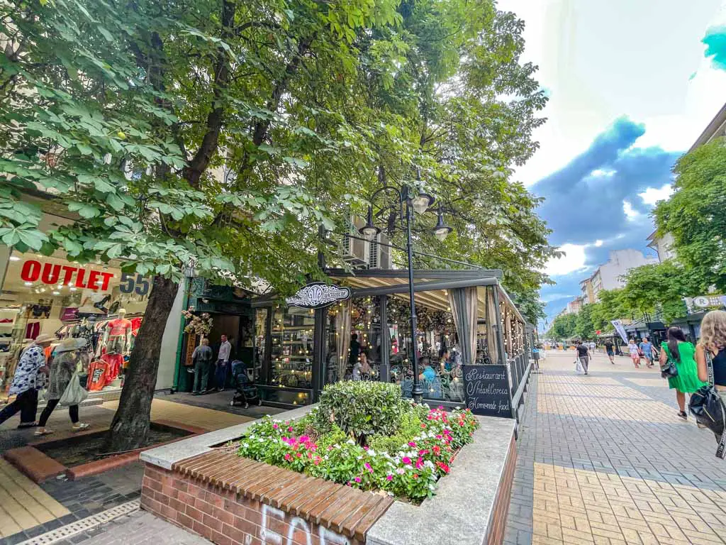 shtastlivetsa restaurant sofia bulgaria - laugh travel eat