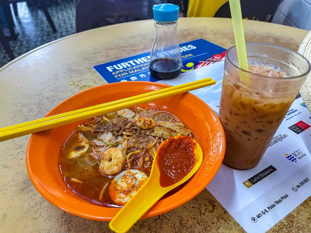 hokkien mee with milk tea new cathay restaurant penang malaysia - laugh travel eat