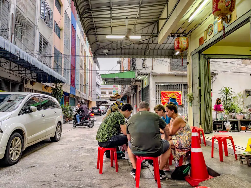 Jek Pui Curry Rice bangkok chinatown thailand - laugh travel eat