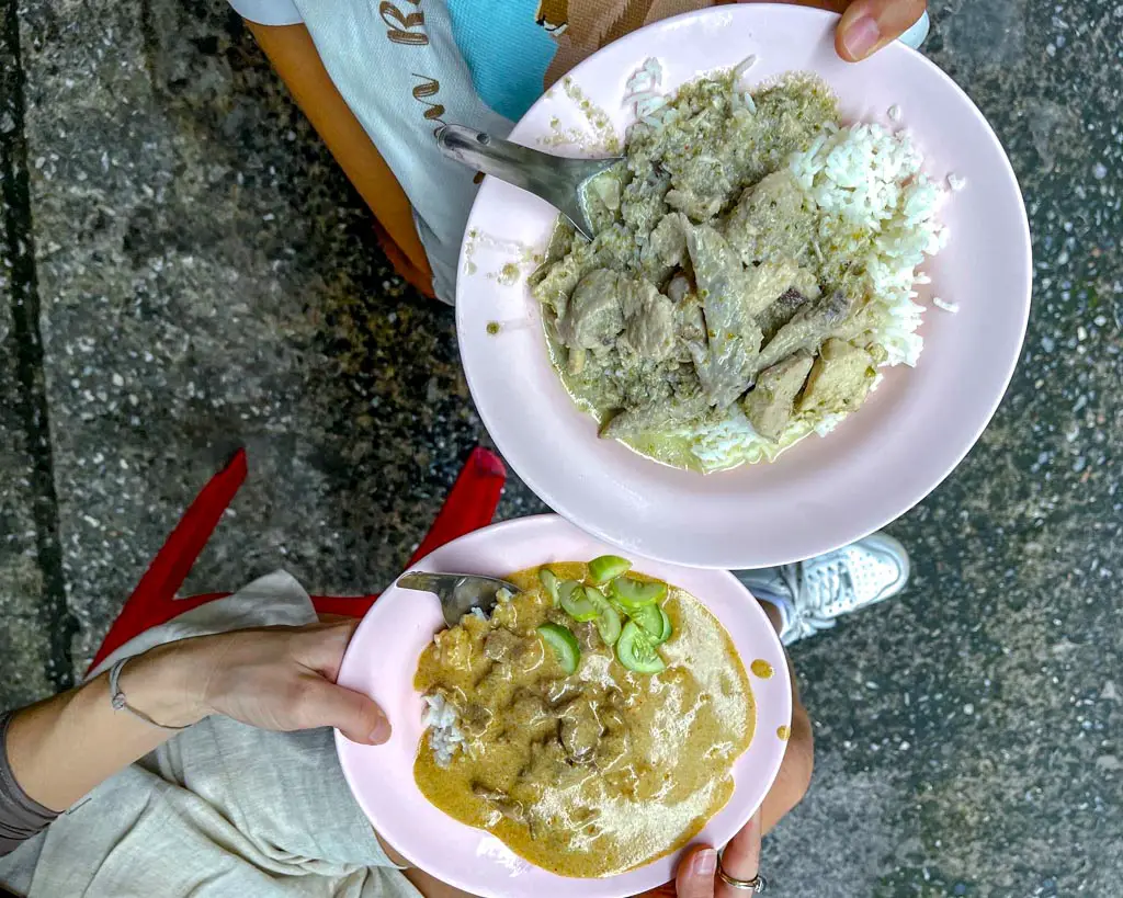 Jek Pui Curry Rice bangkok chinatown thailand - laugh travel eat