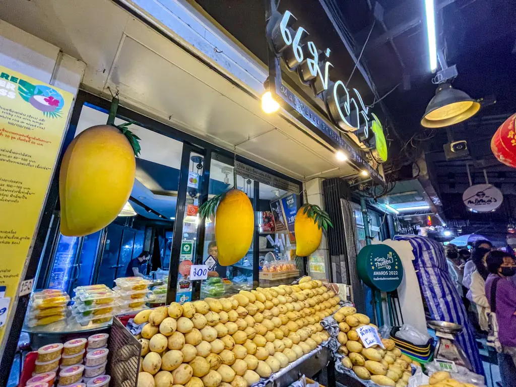 Mae Varee Mango Sticky Rice thong lo bangkok thailand - laugh travel eat-2