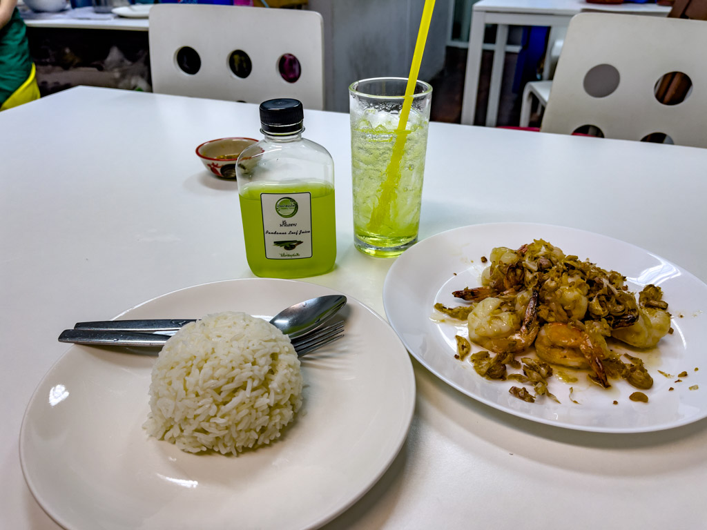 Nhong Rim Khlong restaurant ekkamai bangkok thailand - laugh travel eat