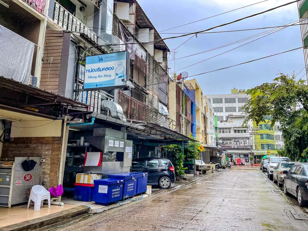 Nhong Rim Khlong restaurant ekkamai bangkok thailand - laugh travel eat