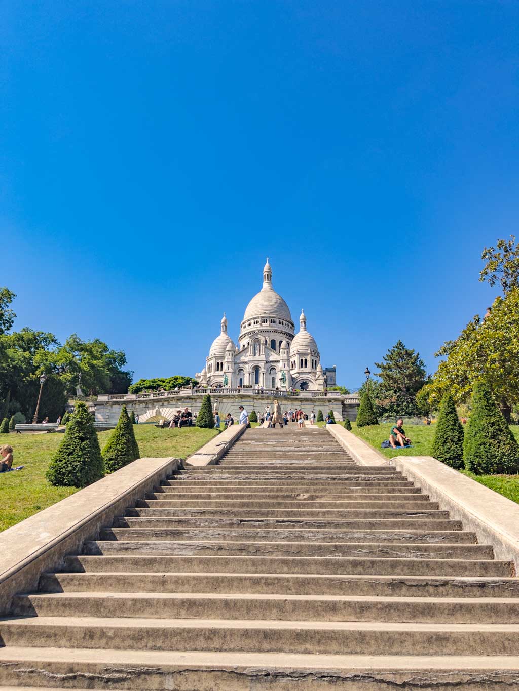 Sacré-Cœur montmartre paris france - laugh travel eat
