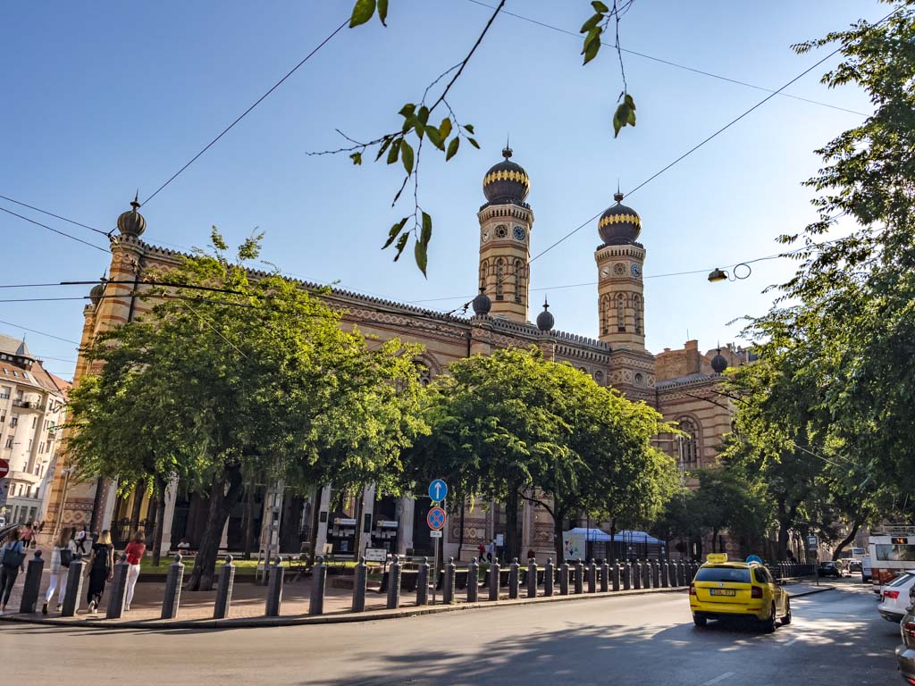 Dohány Street Synagogue district 7 budapest hungary - laugh travel eat