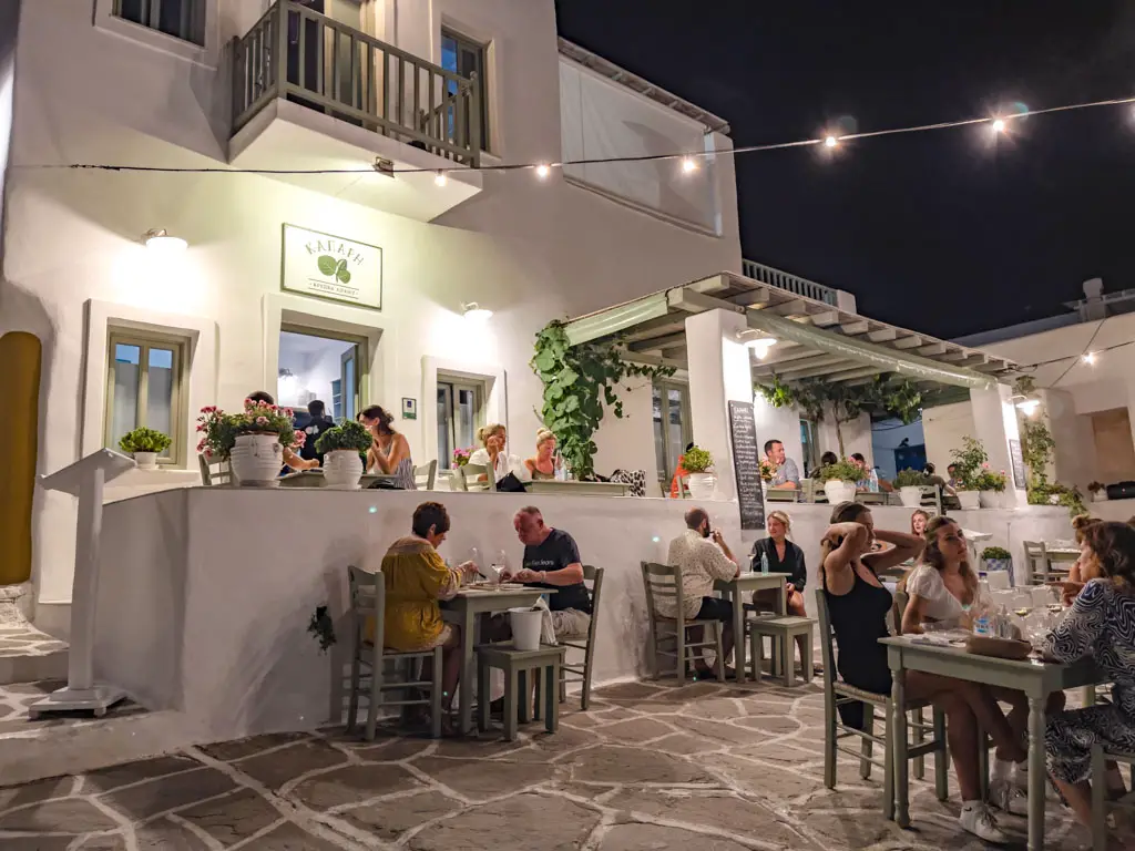 Kafeneio i pali restaurant naoussa Paros greece - laugh travel eat