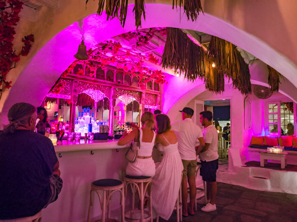 linardo naoussa Paros greece - laugh travel eat