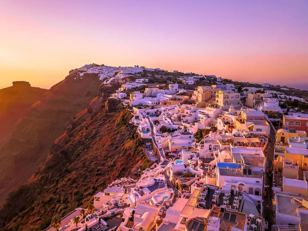 Sunset in Santorini Photo by Nextvoyage