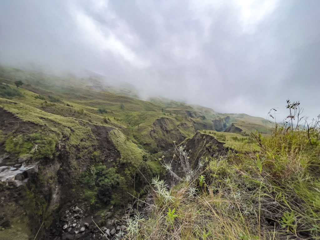 2018 earthquake features pos 2 to pos 3 sembalun route mount rinjani trek lombok indonesia - laugh travel eat